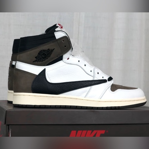 Jordan 1 High Travis Scott Reverse Mocha - Picture 3 of 4